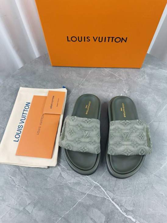 Picture of Louis Vuitton Slippers _SKULVsz35-45mnf03131134